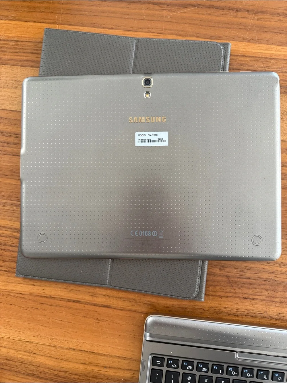 Samsung Galaxy Tablet S with Keyboard Case and protective cover model sm-t800